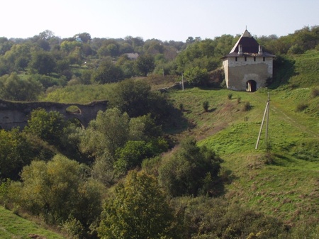 Природні вали і вежі зовнішнього муру