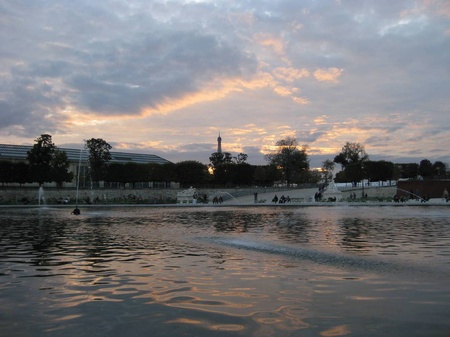 Парк біля Лувра
