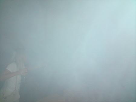 Власниця ательє "Пьюріті" блукає в димному приміщенні
