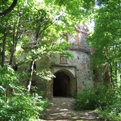 Замок Гербуртів. Вхідна брама. Травень 2008