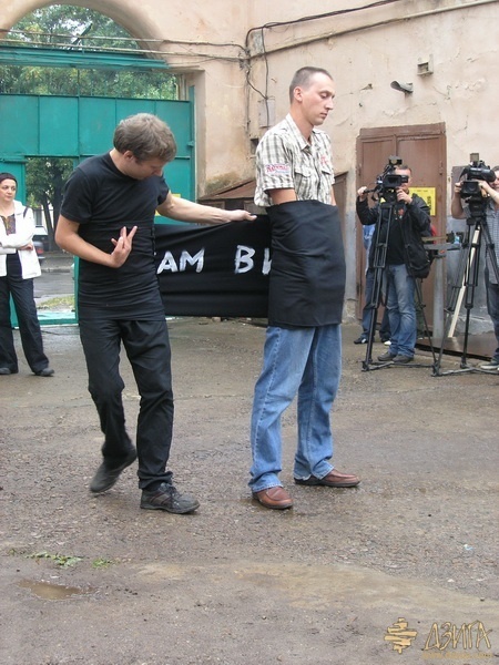 міхал балдиґа. не дозволяю своїм думкам виходити за власні межі. перформанс