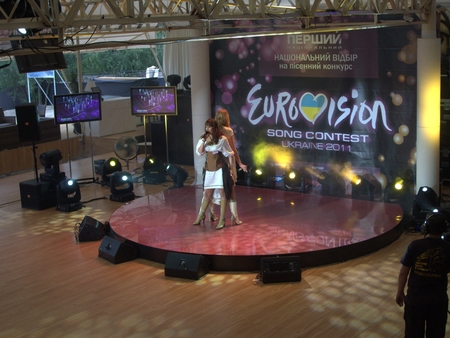 vroda-cranes-eurovision-450