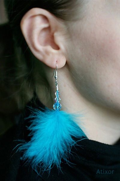 plume_blue_ear1