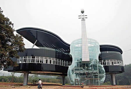 Piano-shaped-buildingPiano shaped building (Huainan, China)