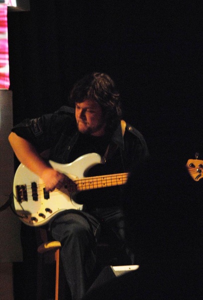 Олексій Ванчук (бас-гітара)