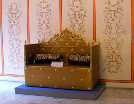 Ханський трон (копія стамбульського трону)