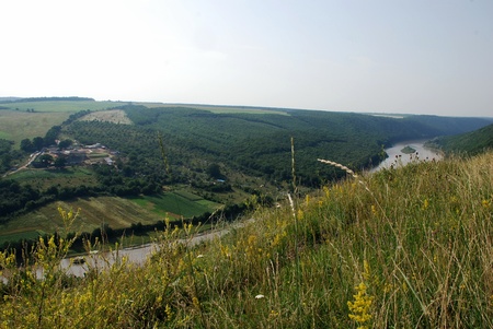 Вид на Уніж і наметове містечко