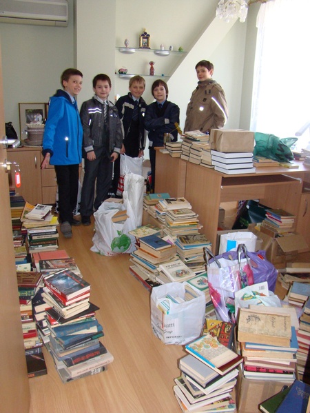 Одеські школярі організували збір дитячих книжок у себе в школі, щоб передати їх сільським бібліотекам!