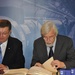 Вице-премьер-министр Украины Константин Грищенко и Генеральный директор ЦЕРН Рольф-Дитер Хойер_1