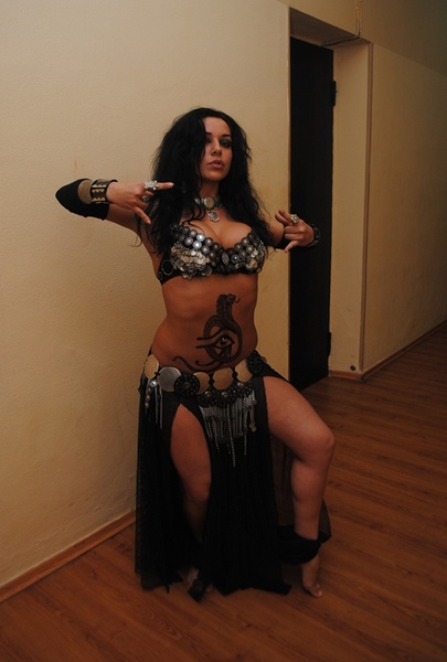 Diana Bastet (metal belly dance)