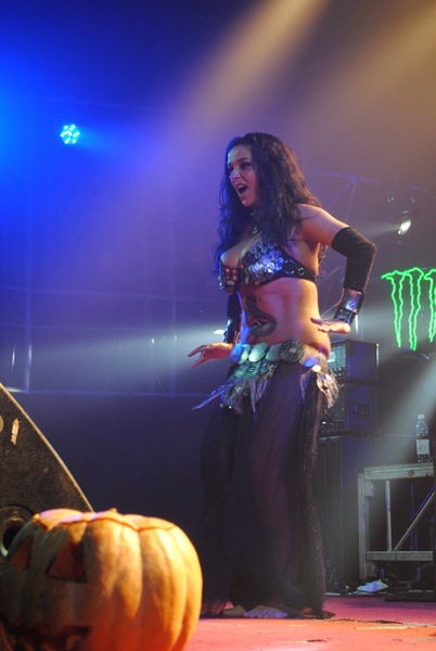 Diana Bastet (metal belly dance)